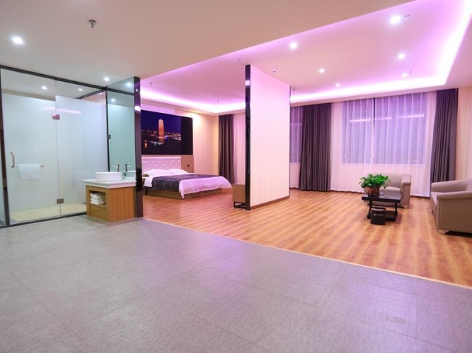 Deluxe Suite