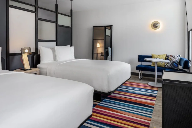 Standard Quadruple room with city view
