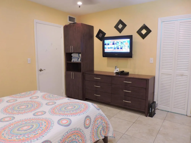 Oceanfront 1/1 for 4, Pool & Beach