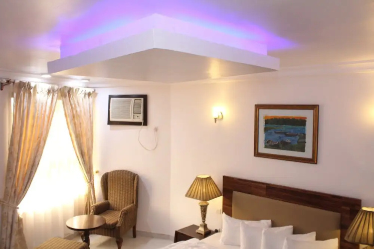 Dees Hotels