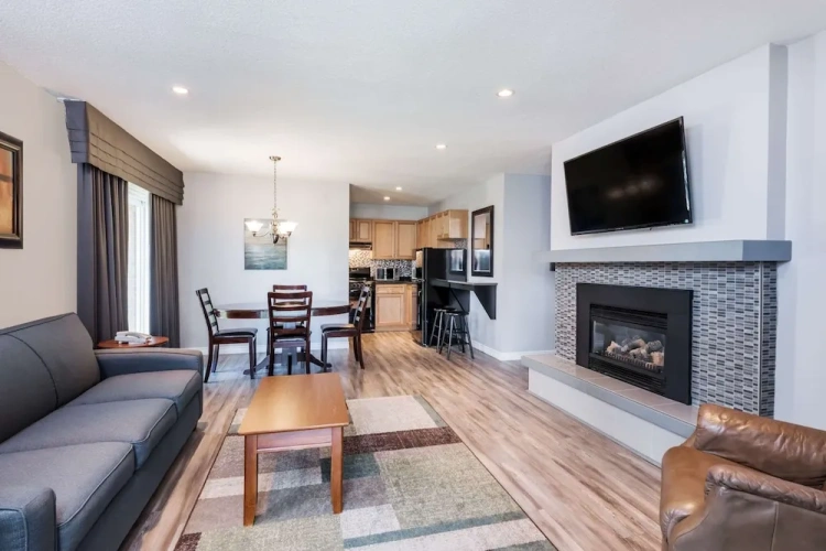 2 Bedrooms Superior Double Suite with pool view