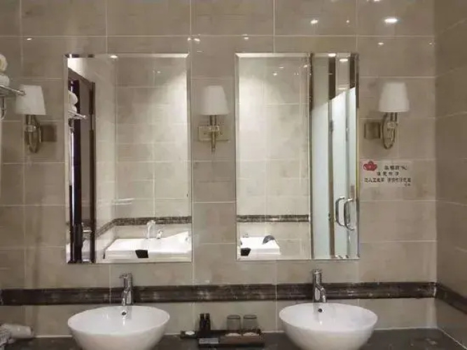 Peter International Hotel