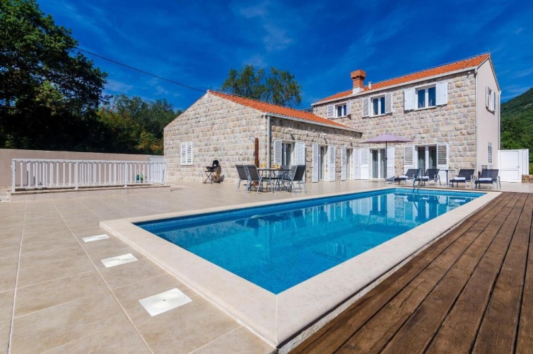 3 Bedrooms Villa