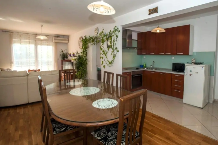 2 Bedrooms Apartment with balcony and with view