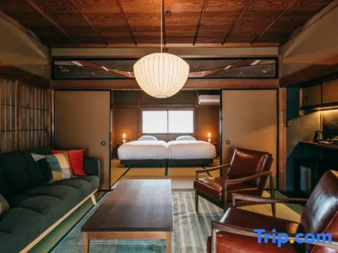 Premium Single Suite