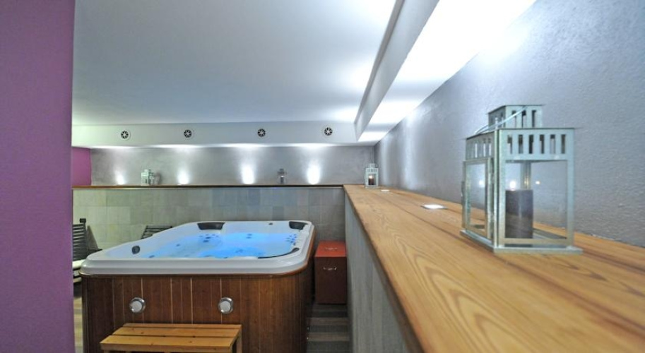 Hosquet Lodge