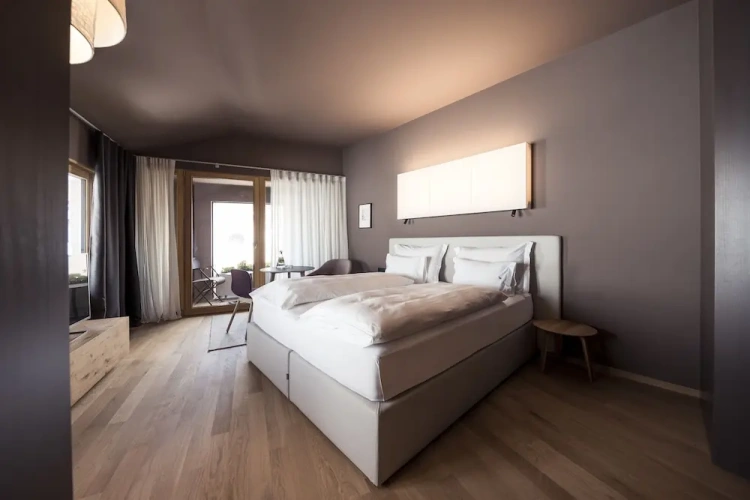 Comfort room with balcony