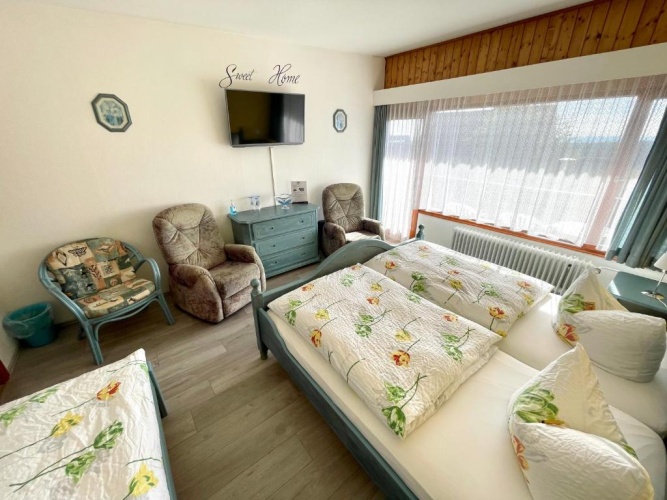 Standard Triple room