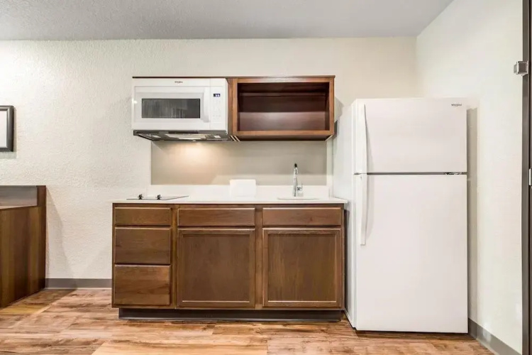 WoodSpring Suites Davenport