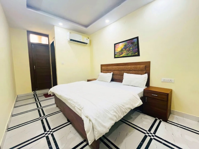 Roomshala 168 Startlight Suites