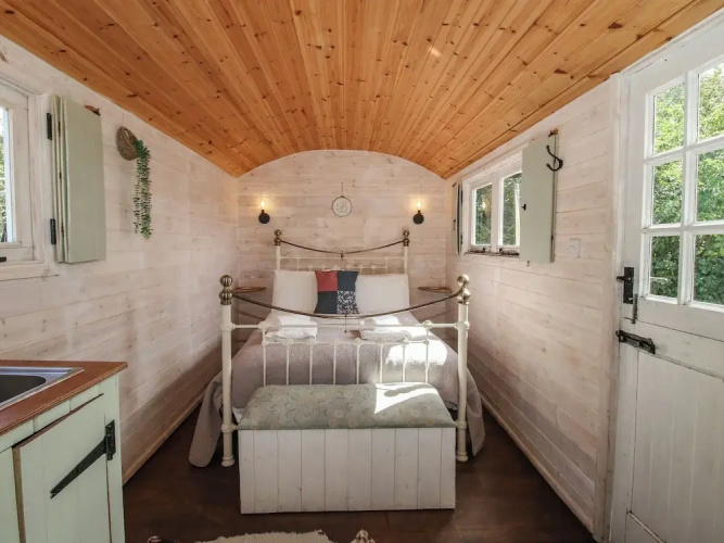 Aston - Shepherd Hut