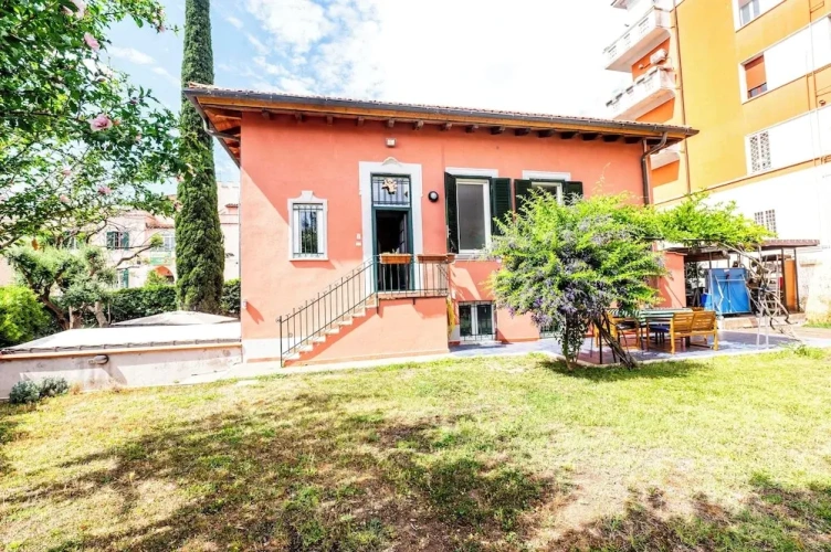 2 Bedrooms Cottage