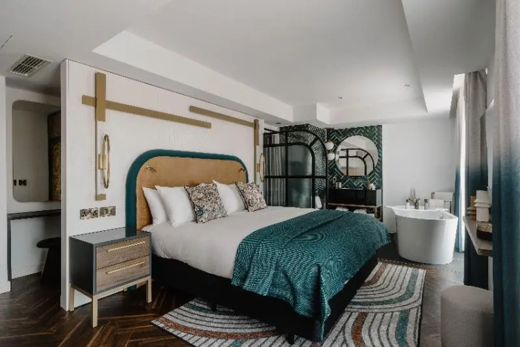 1 Bedroom Suite with balcony and with view