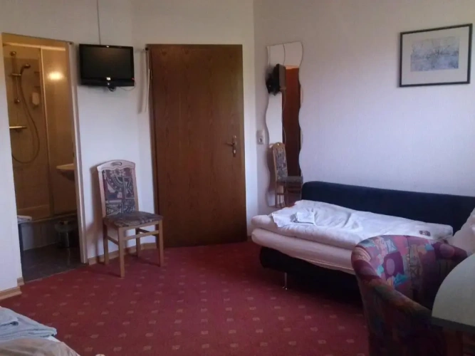 Standard Triple room
