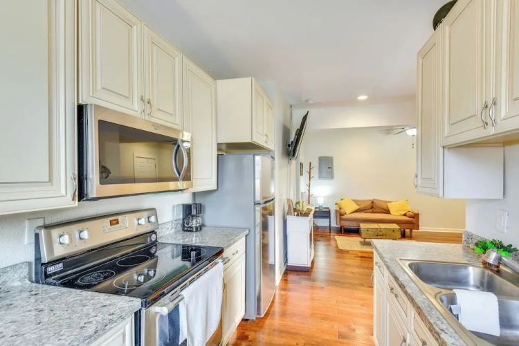 2 Bedrooms Apartment