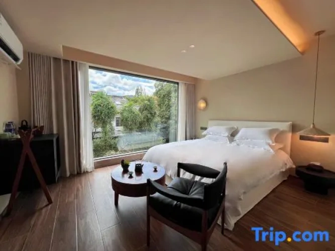 2 Bedrooms Standard Family room