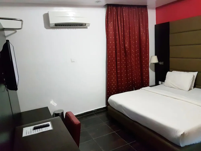 Axor Hotel &Suites