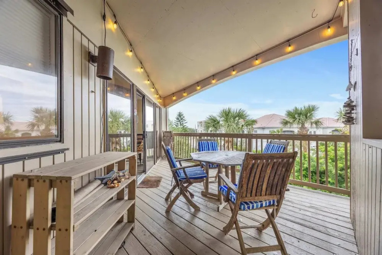 Treetop Beach Condo Sleeps 7!