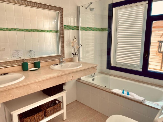 2 Bedrooms Villa