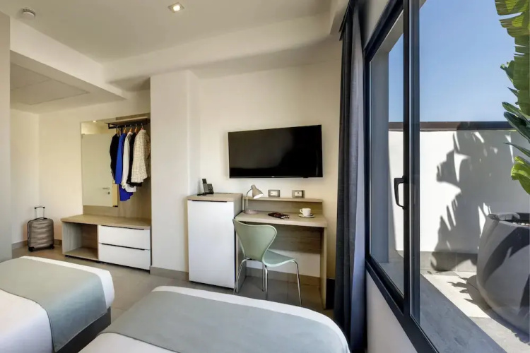 Simon Hotel Aprilia
