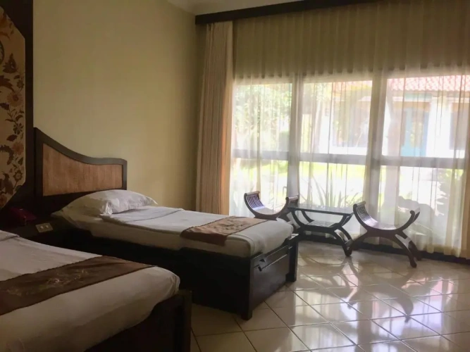 Standard Twin room with garden view