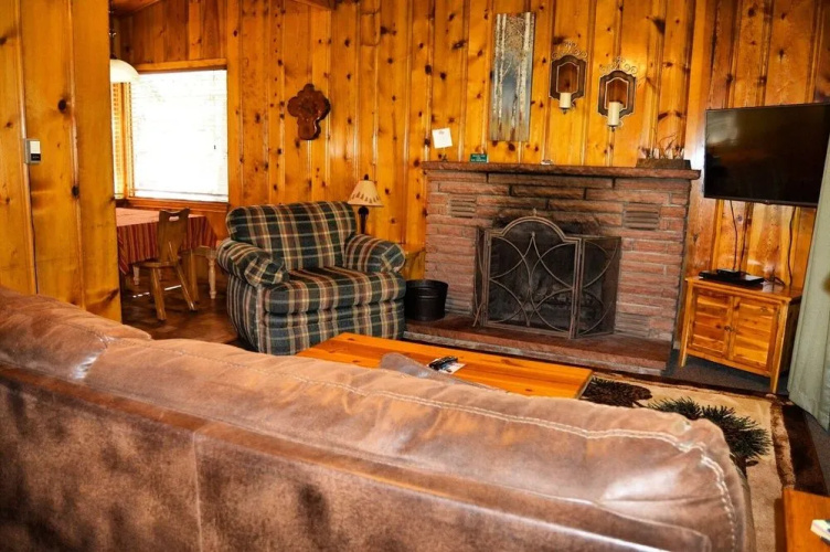 Inn on Fall River & Fall River Cabins