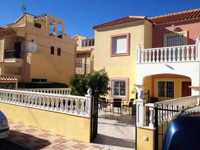 3 Bedrooms Apartment