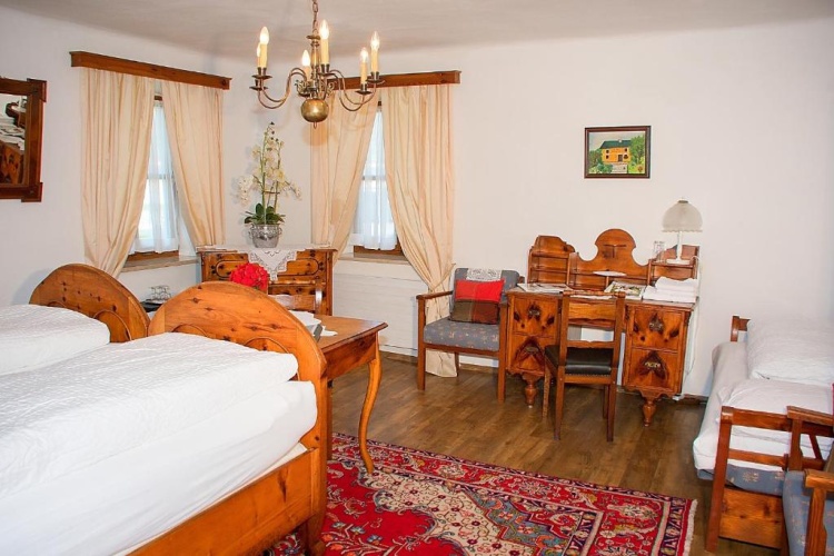 Standard Triple room