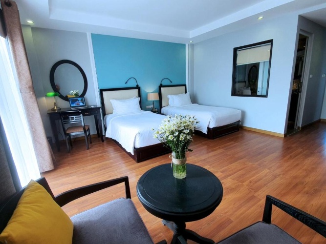 Deluxe Twin room with balcony