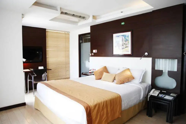 Platinum Hotel & Residence