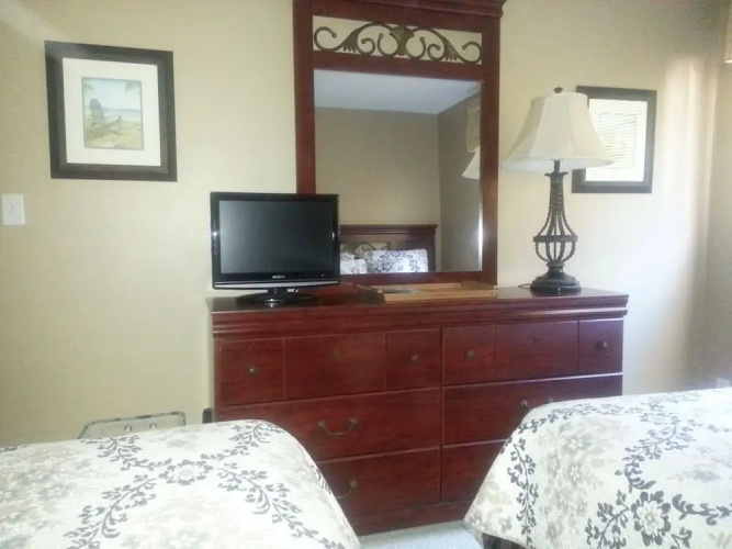 524queen 2 Bedroom Condo