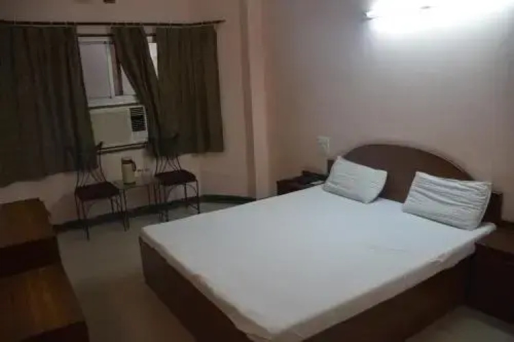 Hotel Tri-Lok Palace