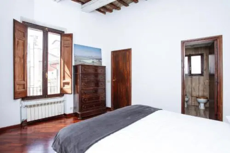 Pantheon Square Family Apartment
