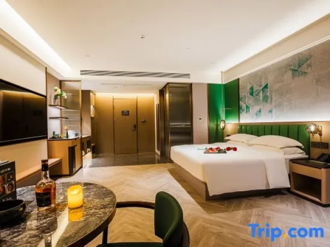 Standard Double room with city view