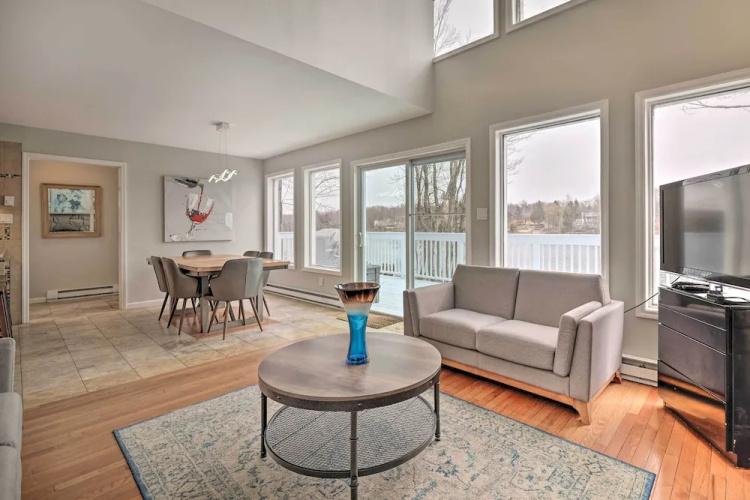 Lakefront Poconos Vacation Rental w/ Deck