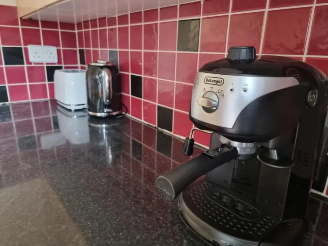 4 Bed 2 Bathroom House with Garden and Parking