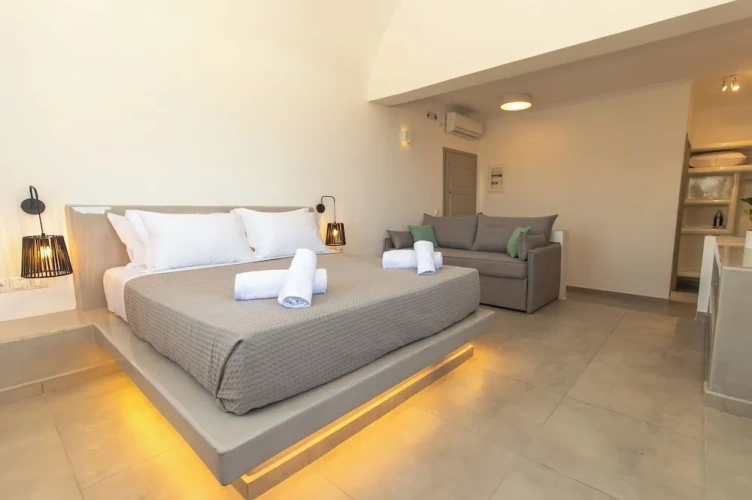 Agia Marina Caldera Suites