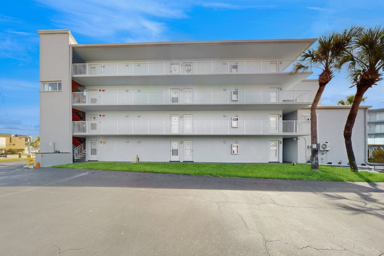 Mariners Cove 302 - New Smyrna Beach, FL