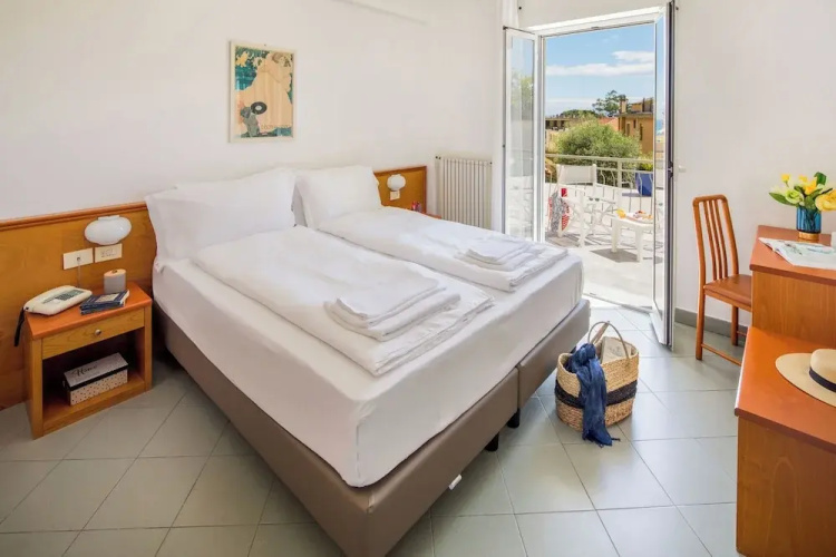Hotel Tritone