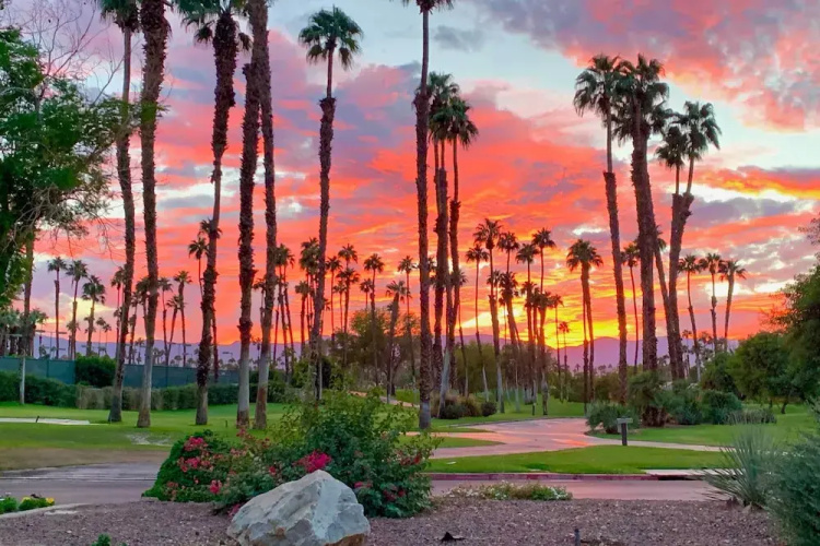 6 Mi to El Paseo: Gem w/ Pool Access!