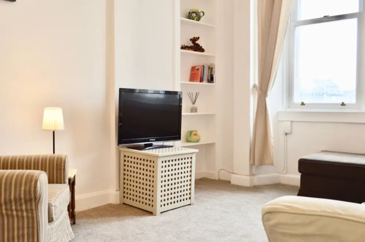 Bright And Spacious 2 Bedroom Flat Near Leith Shore
