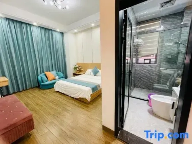 6 Bedrooms Villa