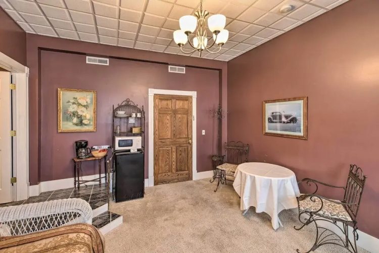 Pet-friendly Apt: 2 Blocks to Riverside Park!