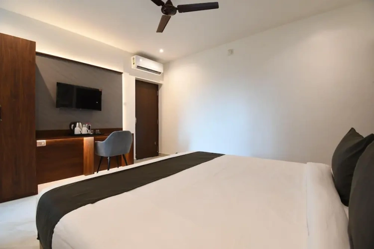 Superior Double room with balcony and with land view