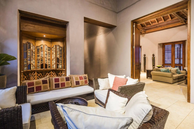 Ananda Hotel Boutique