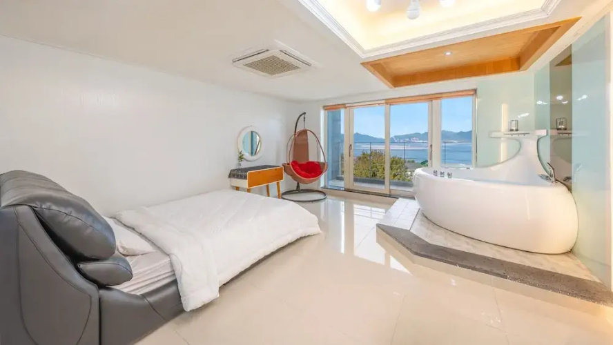 Geoje Ahat Spa Pension