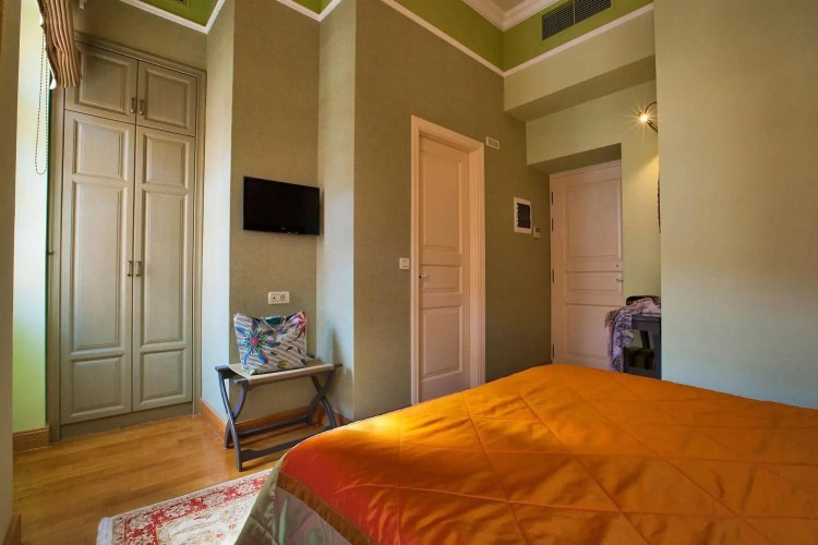 Aetoma Hotel