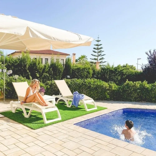 4 Bedrooms Villa with garden view