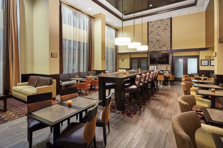 Hampton Inn & Suites Milwaukee/Franklin photo 29
