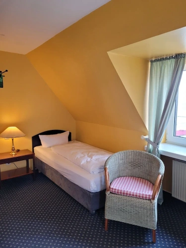 Standard Twin room with partial view